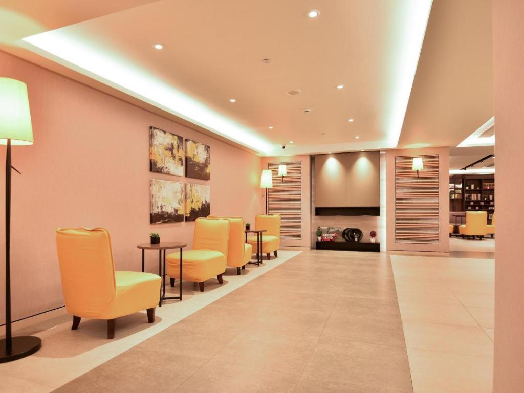 Home Inns Plus Shanghai Xujiahui Branch Kültér fotó