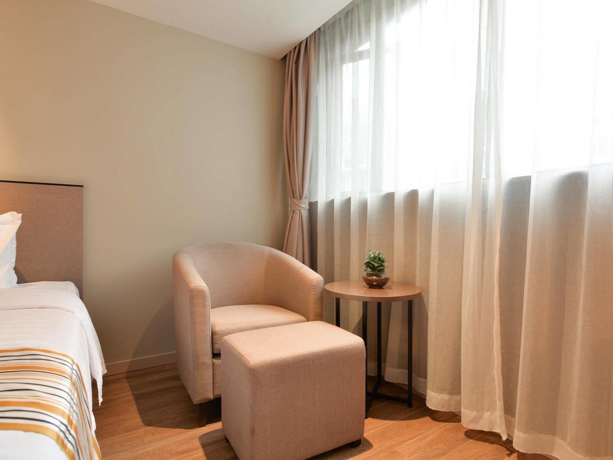 Home Inns Plus Shanghai Xujiahui Branch Kültér fotó