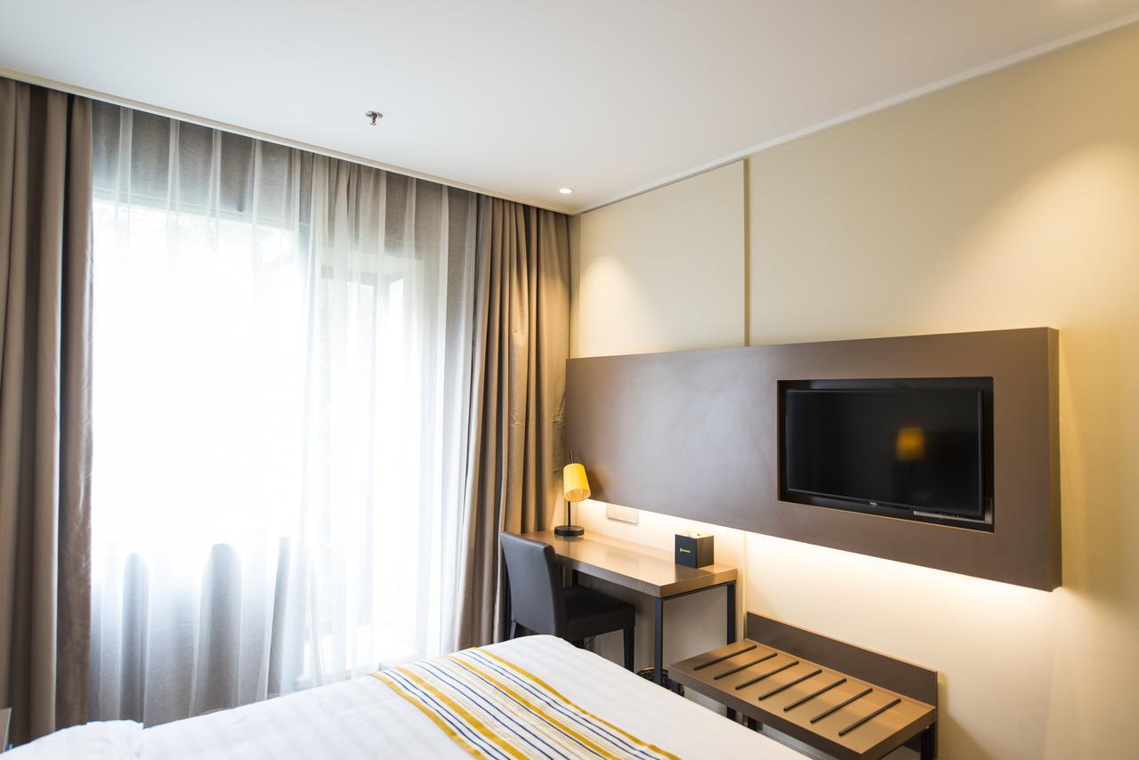 Home Inns Plus Shanghai Xujiahui Branch Kültér fotó