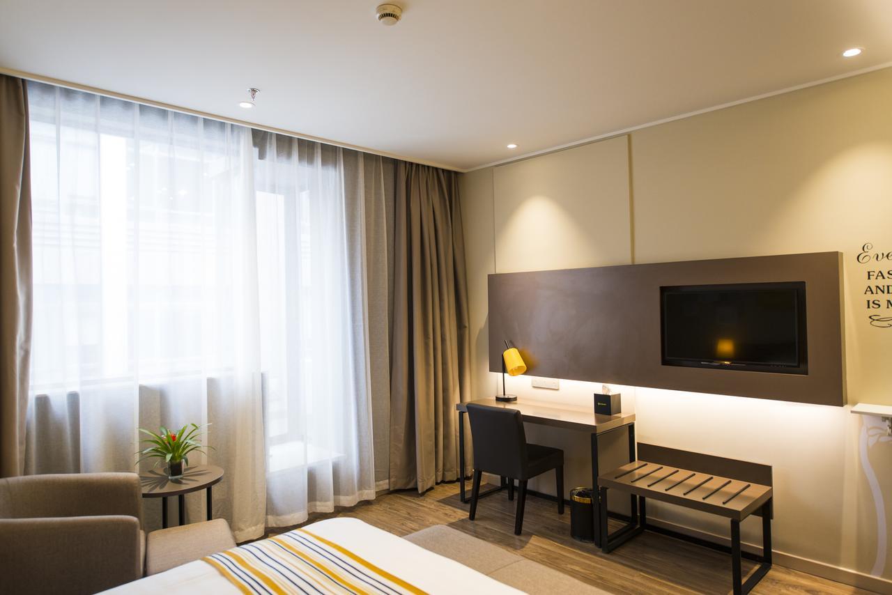 Home Inns Plus Shanghai Xujiahui Branch Kültér fotó