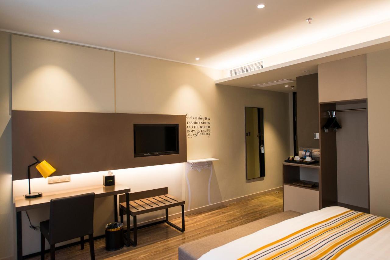 Home Inns Plus Shanghai Xujiahui Branch Kültér fotó