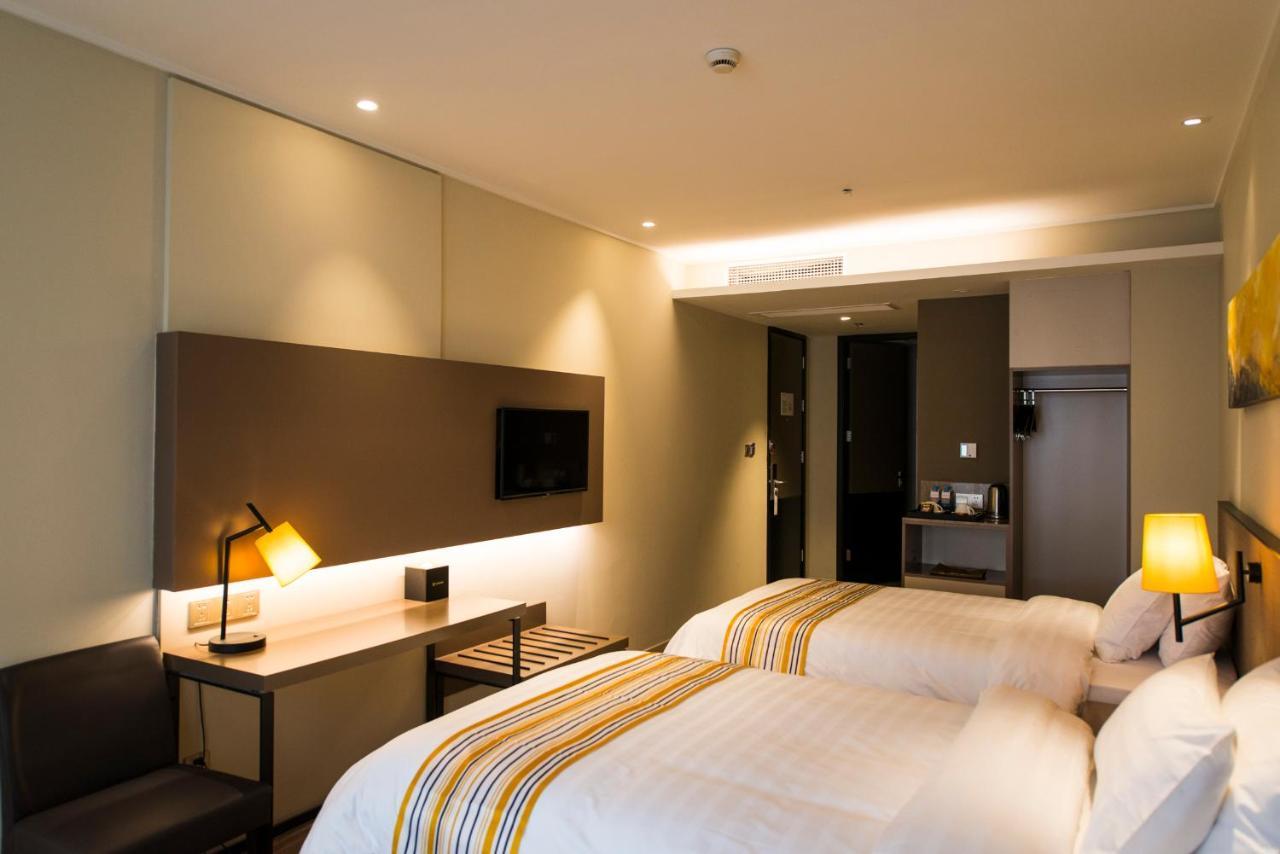 Home Inns Plus Shanghai Xujiahui Branch Kültér fotó