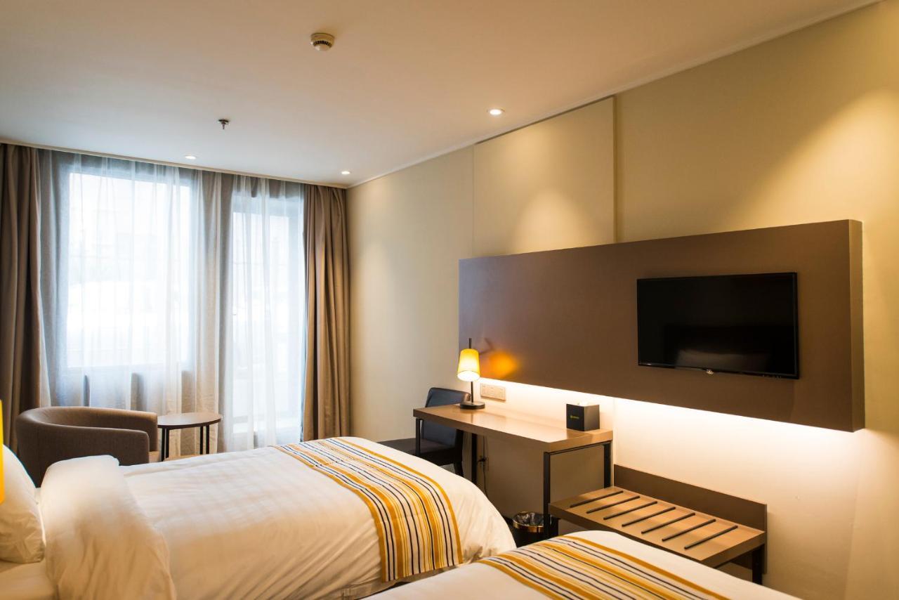 Home Inns Plus Shanghai Xujiahui Branch Kültér fotó