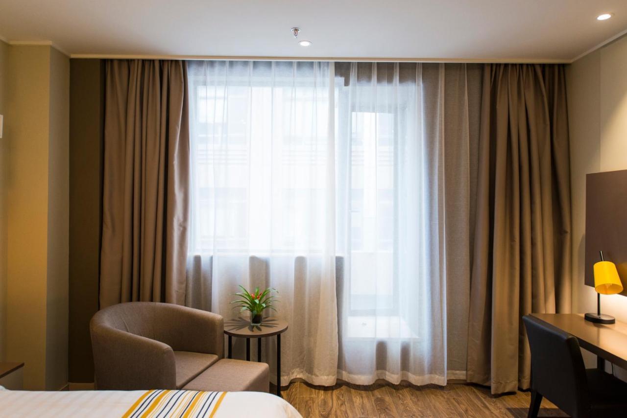Home Inns Plus Shanghai Xujiahui Branch Kültér fotó