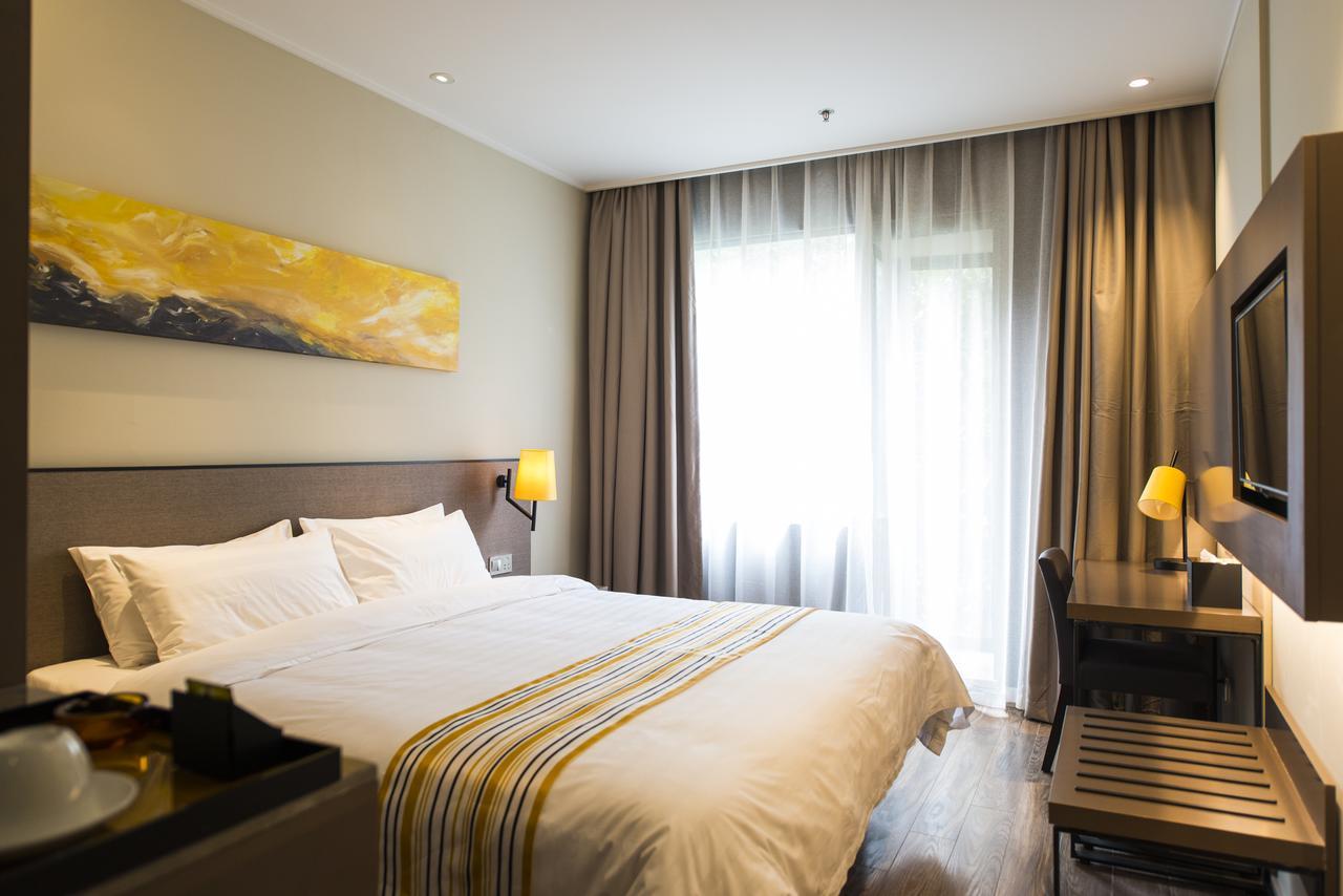 Home Inns Plus Shanghai Xujiahui Branch Kültér fotó