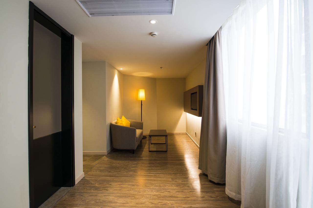 Home Inns Plus Shanghai Xujiahui Branch Kültér fotó