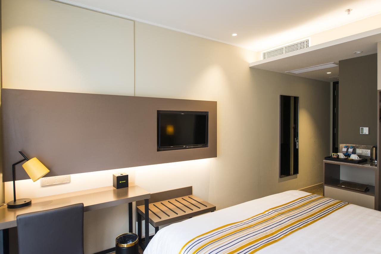 Home Inns Plus Shanghai Xujiahui Branch Kültér fotó