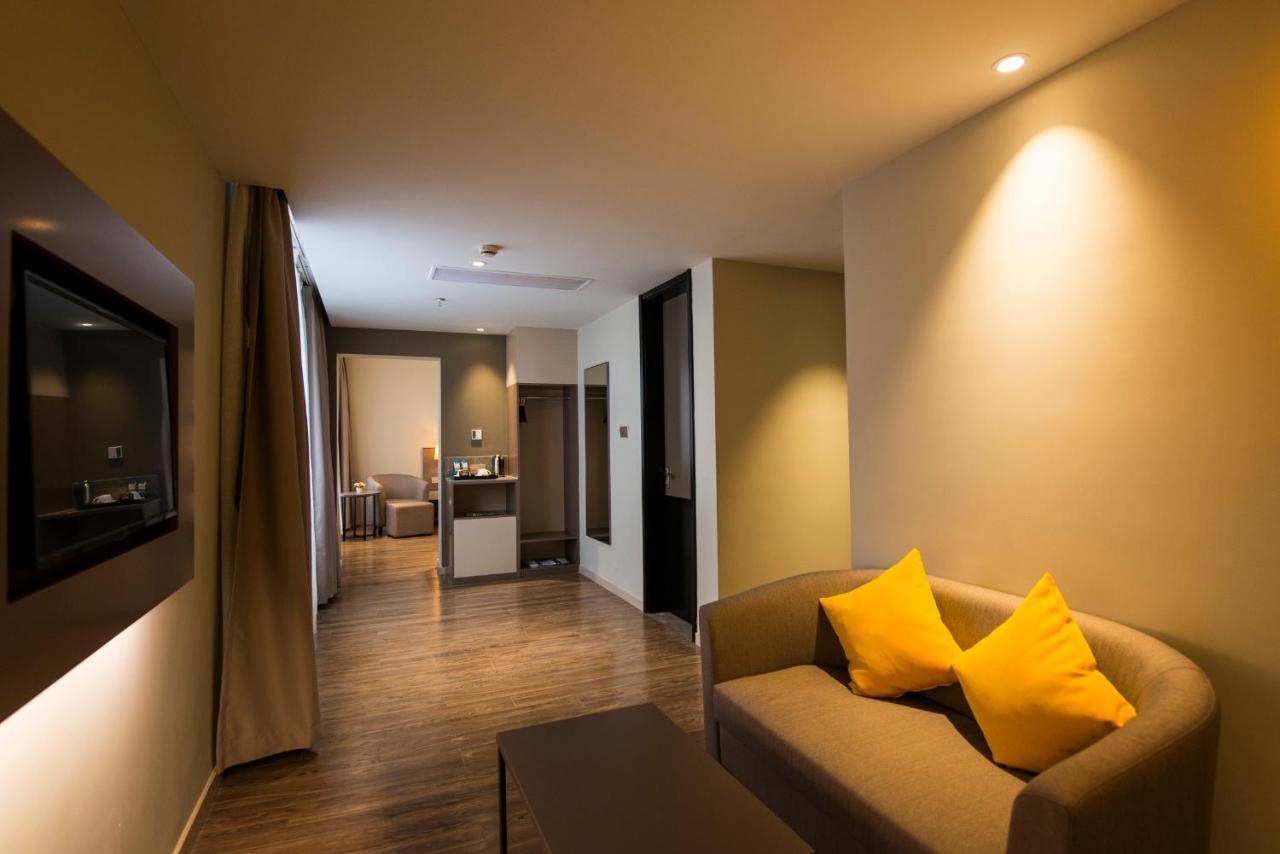 Home Inns Plus Shanghai Xujiahui Branch Kültér fotó
