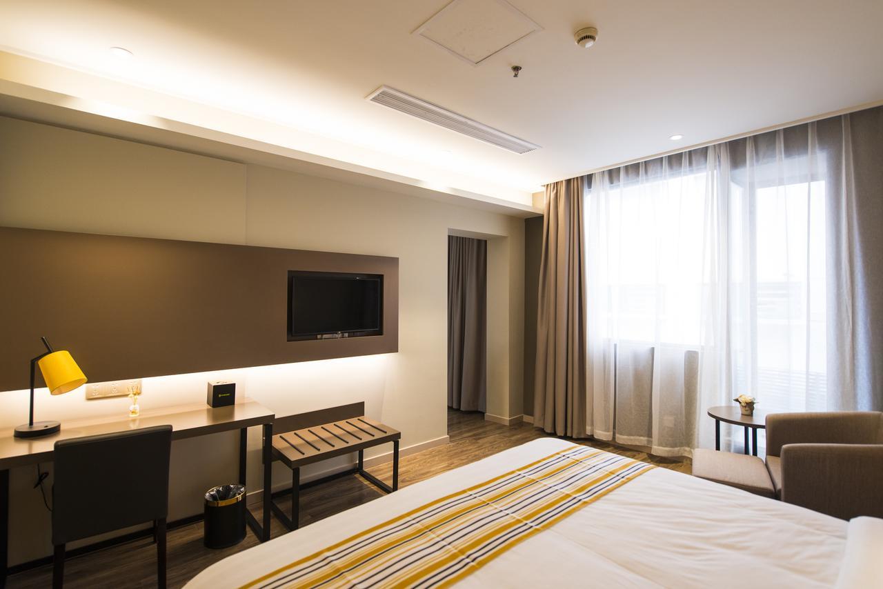 Home Inns Plus Shanghai Xujiahui Branch Kültér fotó