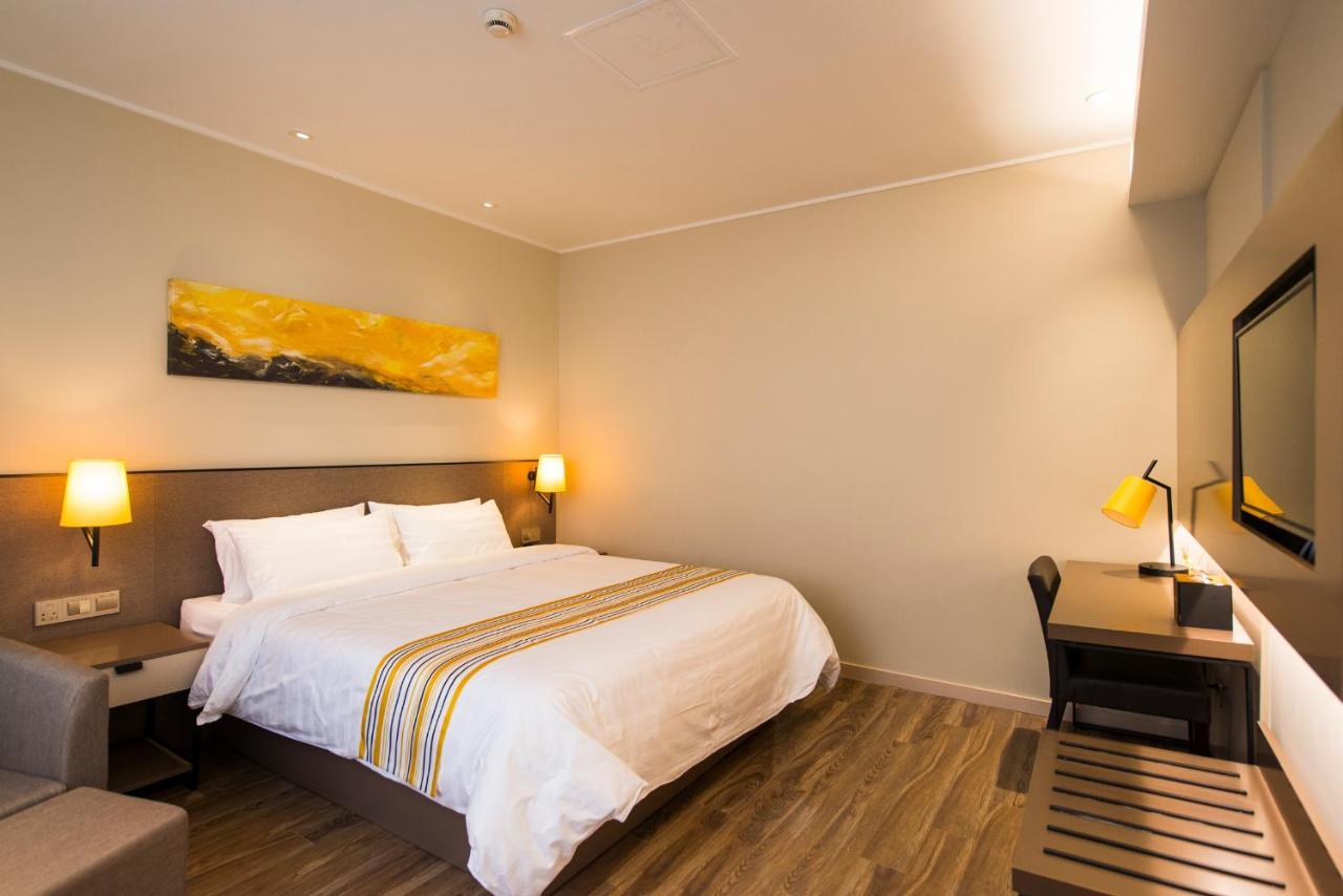 Home Inns Plus Shanghai Xujiahui Branch Kültér fotó