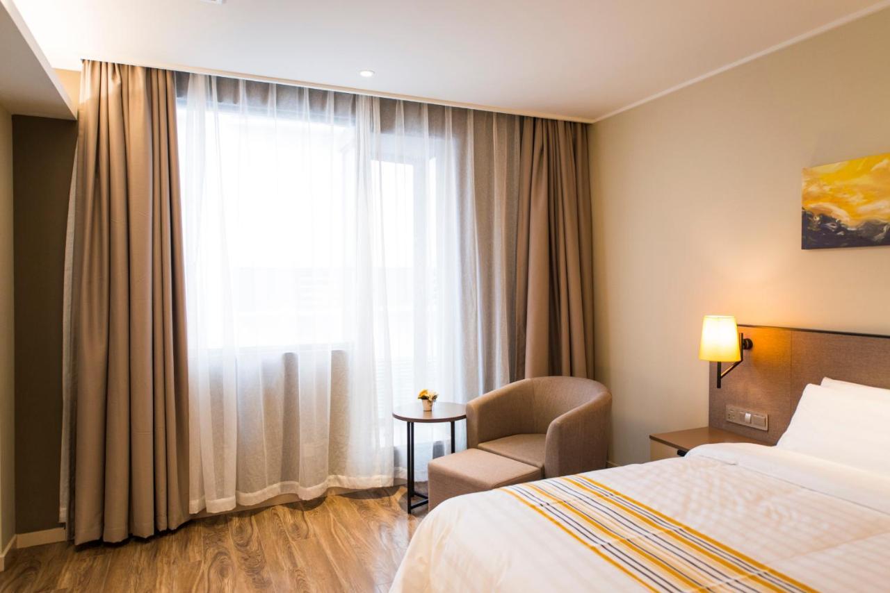 Home Inns Plus Shanghai Xujiahui Branch Kültér fotó